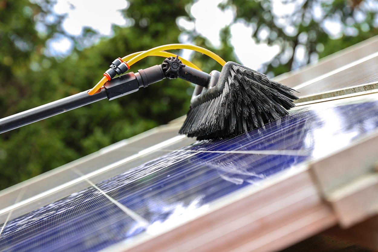 Reinigung von PV-Modulen bei Elektrofirma Jens Stollberg in Erfurt